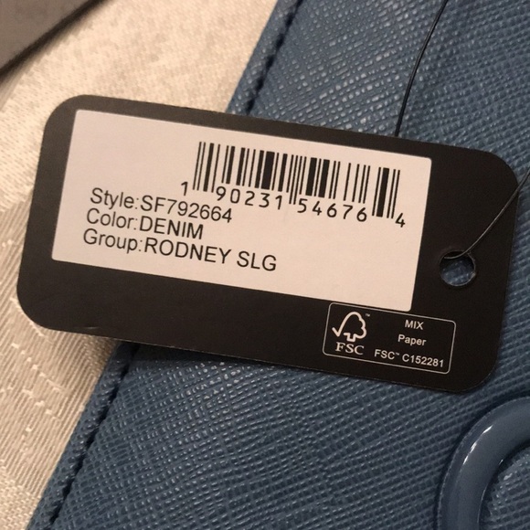 Brand New Guess Los Angeles Rodney SLG Zippered Denim Blue Wristlet - Picture 12 of 13